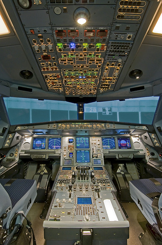 Airbus A340 cockpit by cool images786 (4)